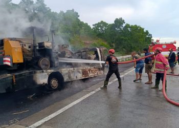 Truk Terbakar di Tol Bakter Lampung