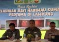Konferensi Pers kelahiran dua anak Harimau Sumatera di Lembah Hijau Lampung