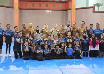 Ketua FGI Lampung Purnama Wulan Sari Bersama Atlet Aerobik Gimnastik Lampung