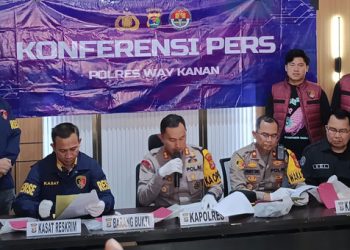 Konferensi pers Polres Way Kanan
