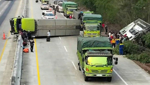 Kecelakaan Bus Vs Truk di Tol Lampung-Palembang