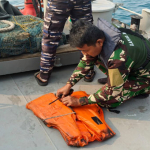 Tim SAR Temukan Life Jacket Saat Cari Rombongan Jurnalis Hilang di Selat Sunda