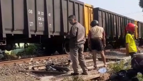 Pemotor Tertabrak Kereta Api di Bandar Lampung