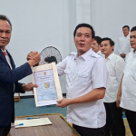 Taufik Hidayat Lantik Dedi Irawan sebagai Ketua KONI Pesisir Barat